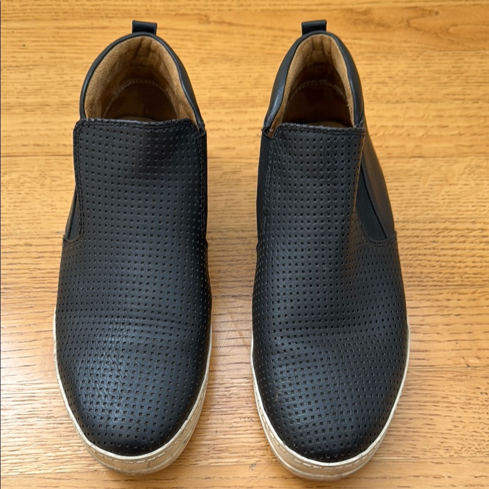 SOUL Naturalizer Black Loafers with Textured Upper and Cushioned Sole